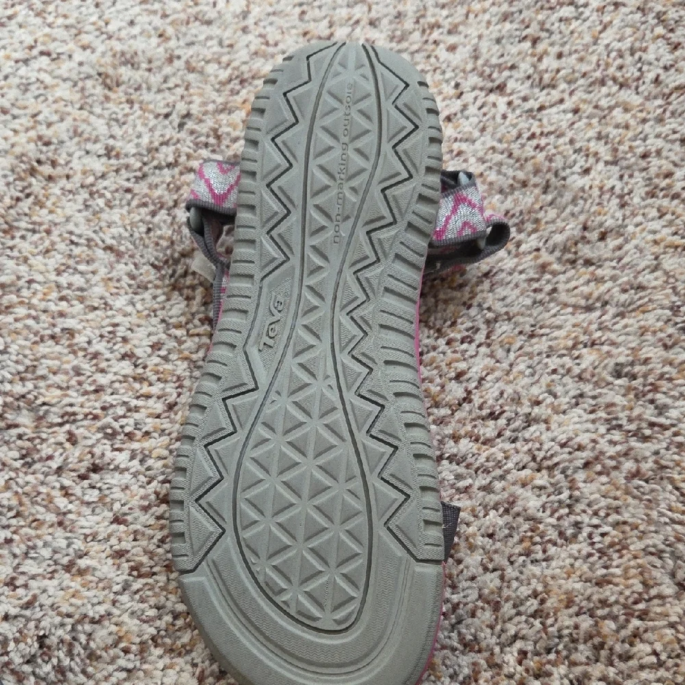 Teva Girl's Hiking Sandals with Pink Soles and Gray Straps - Picture 9 of 9